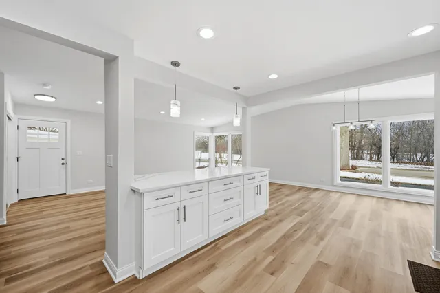 $769,700 | 703 West Man A Wa Trail Mount, Mount Prospect, IL 60056