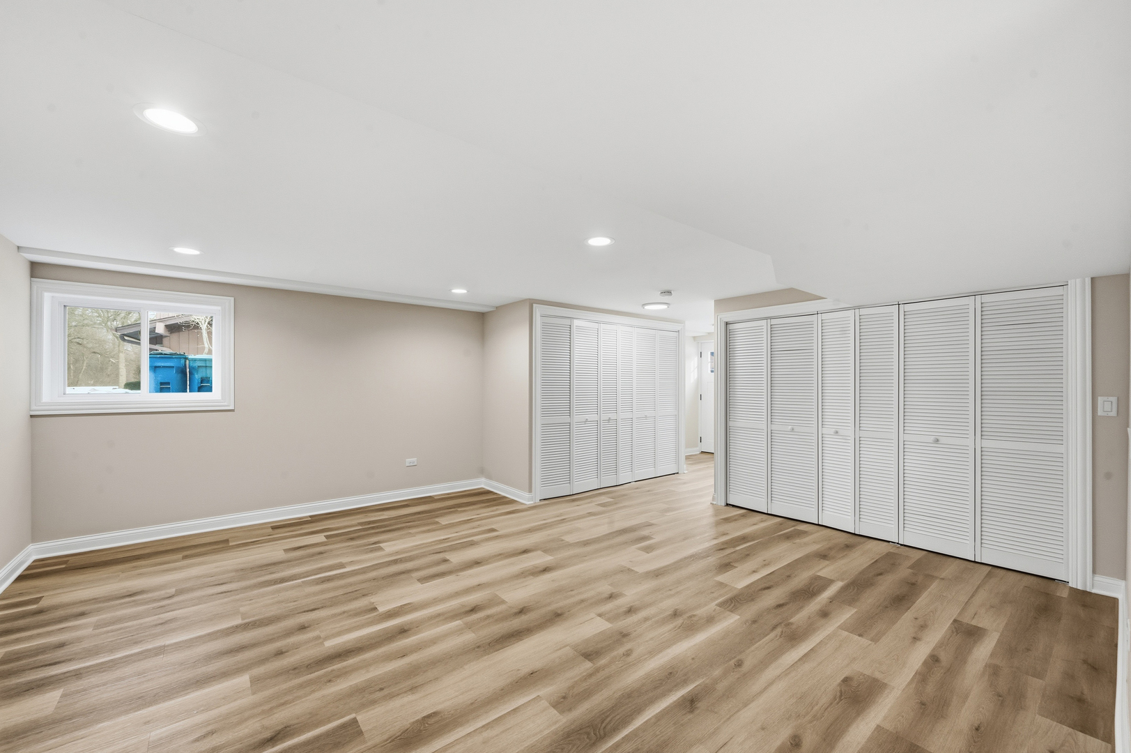 703 West Man A Wa Trail Mount Mount Prospect, IL 60056 - Photo 26 of 35 a view of an empty room with wooden floor