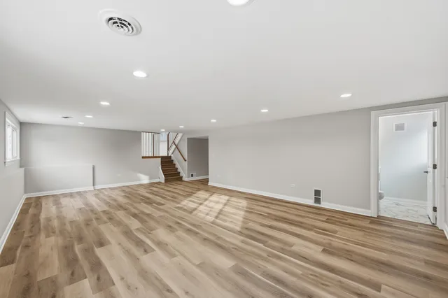 $769,700 | 703 West Man A Wa Trail Mount, Mount Prospect, IL 60056