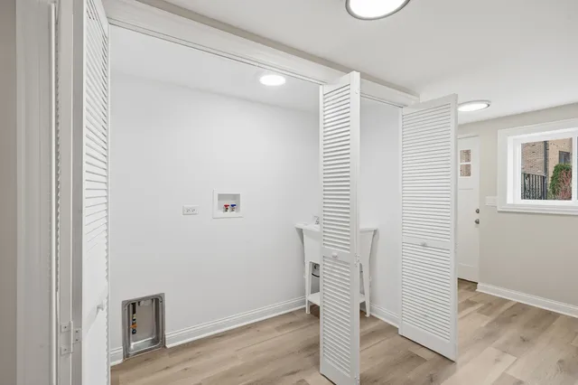 $769,700 | 703 West Man A Wa Trail Mount, Mount Prospect, IL 60056