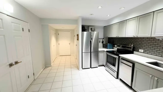 $210,000 | 40 East 9th Street, Unit 1103, Chicago, IL 60605
