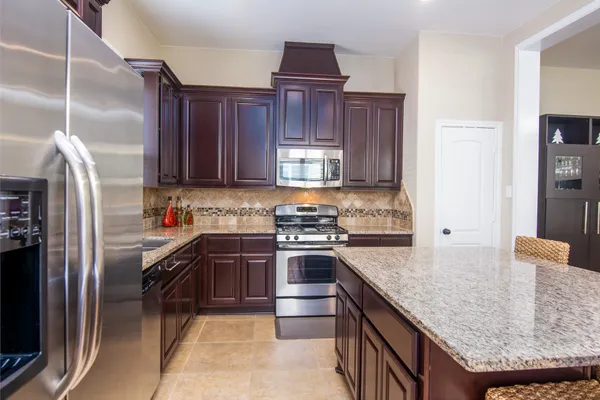 $2,750 | 11 Cheswood Manor Drive, The Woodlands, TX 77382