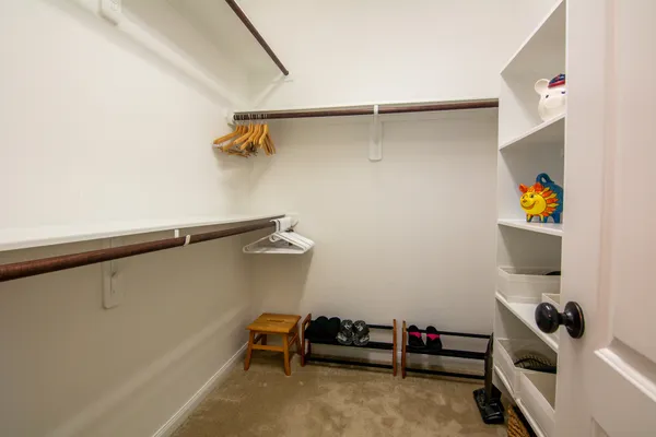 $2,750 | 11 Cheswood Manor Drive, The Woodlands, TX 77382