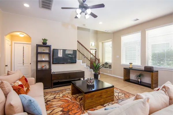 $2,750 | 11 Cheswood Manor Drive, The Woodlands, TX 77382