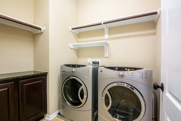 $2,750 | 11 Cheswood Manor Drive, The Woodlands, TX 77382