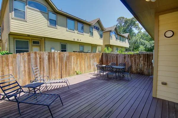 $2,750 | 11 Cheswood Manor Drive, The Woodlands, TX 77382