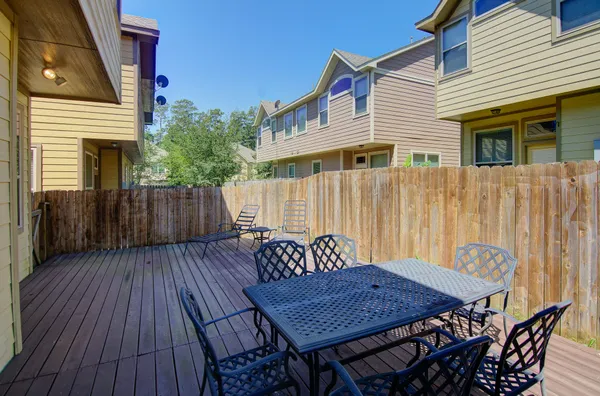 $2,750 | 11 Cheswood Manor Drive, The Woodlands, TX 77382