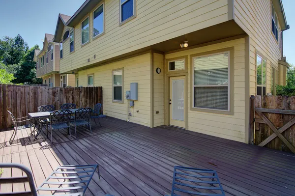 $2,750 | 11 Cheswood Manor Drive, The Woodlands, TX 77382