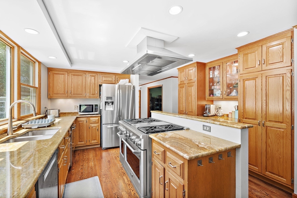 4 Dix Road Franklin, MA 02038 - Photo 3 of 39