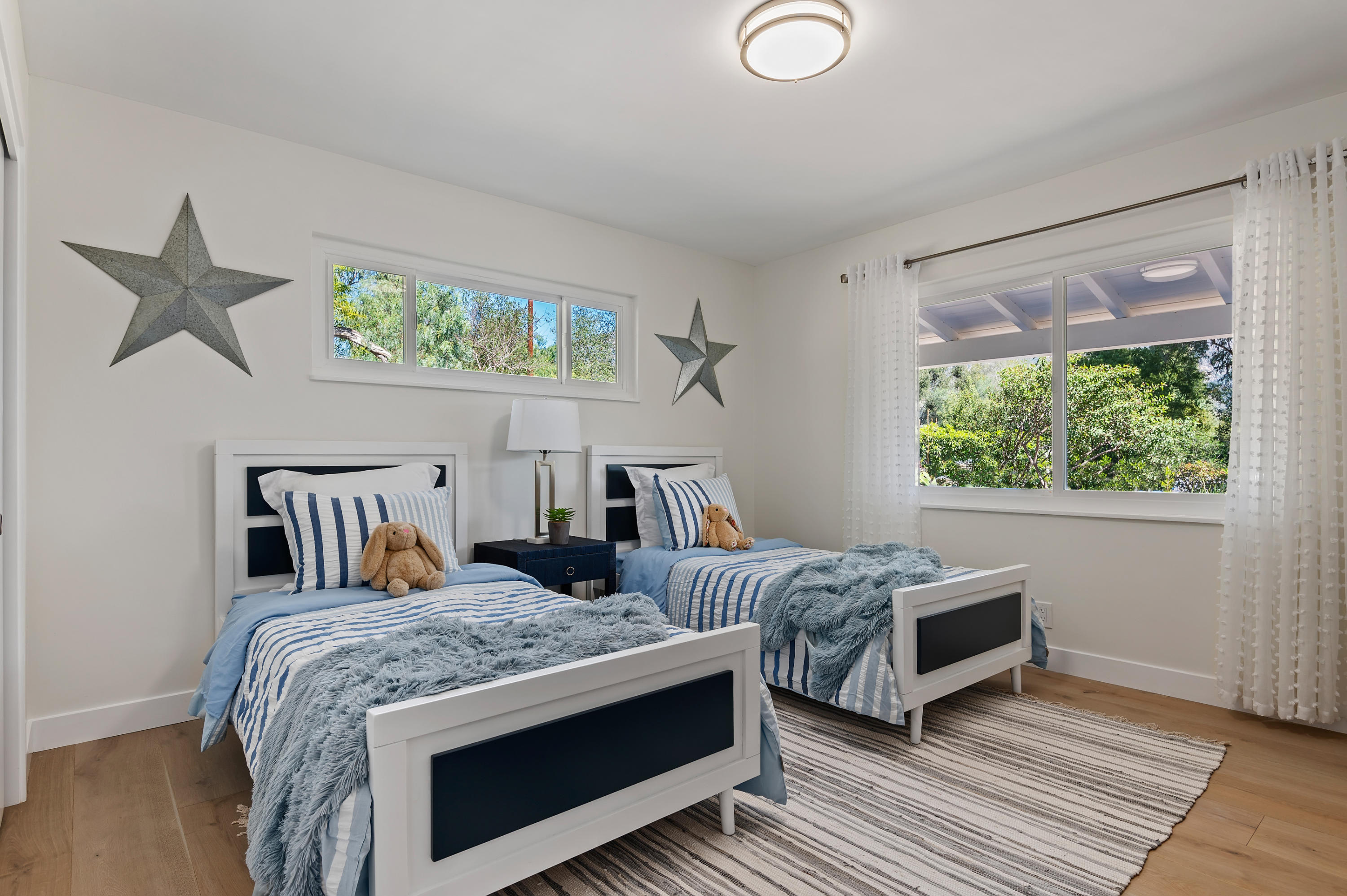 55 Crestview Lane Santa Barbara, CA 93108 - Photo 13 of 28 a bed sitting in a bedroom next to a window