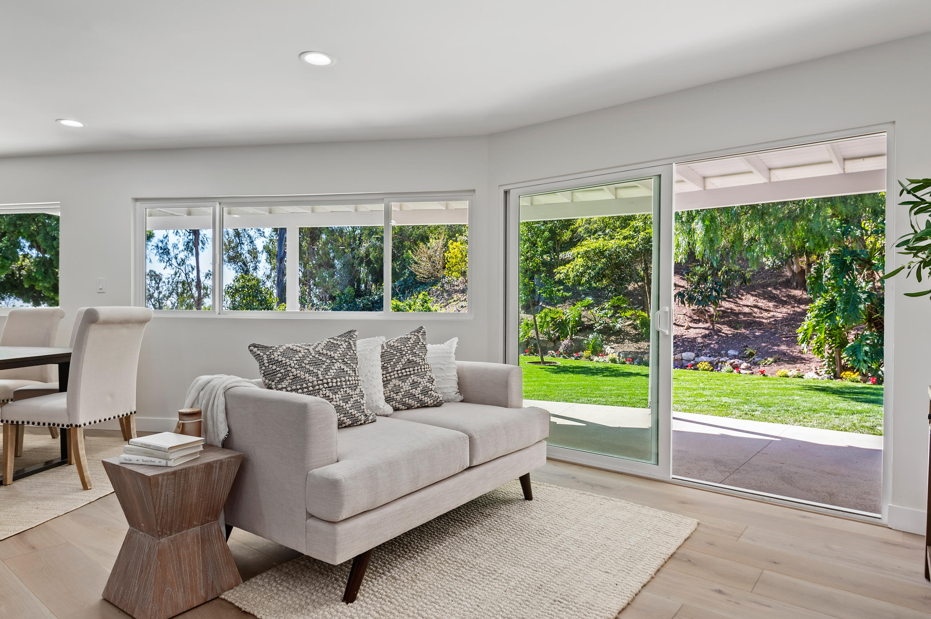 55 Crestview Lane Santa Barbara, CA 93108 - Photo 8 of 28 a living room with furniture and a large window