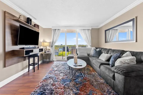 $299,999 | 777 South Federal Highway, Unit 910RP, Pompano Beach, FL 33062