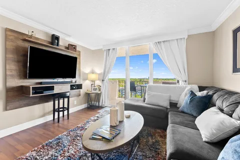 $299,999 | 777 South Federal Highway, Unit 910RP, Pompano Beach, FL 33062