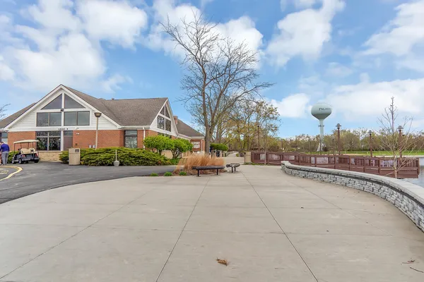 $269,900 | 950 East Wilmette Road, Unit 325, Palatine, IL 60074