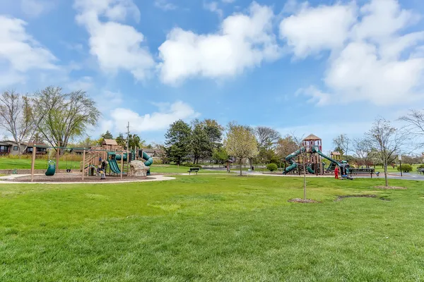 $269,900 | 950 East Wilmette Road, Unit 325, Palatine, IL 60074
