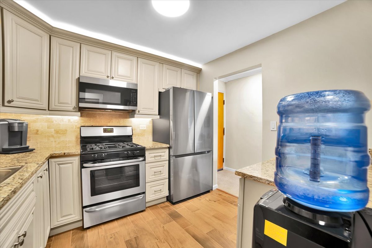 950 East Wilmette Road, Unit 325 Palatine, IL 60074 - Photo 5 of 45