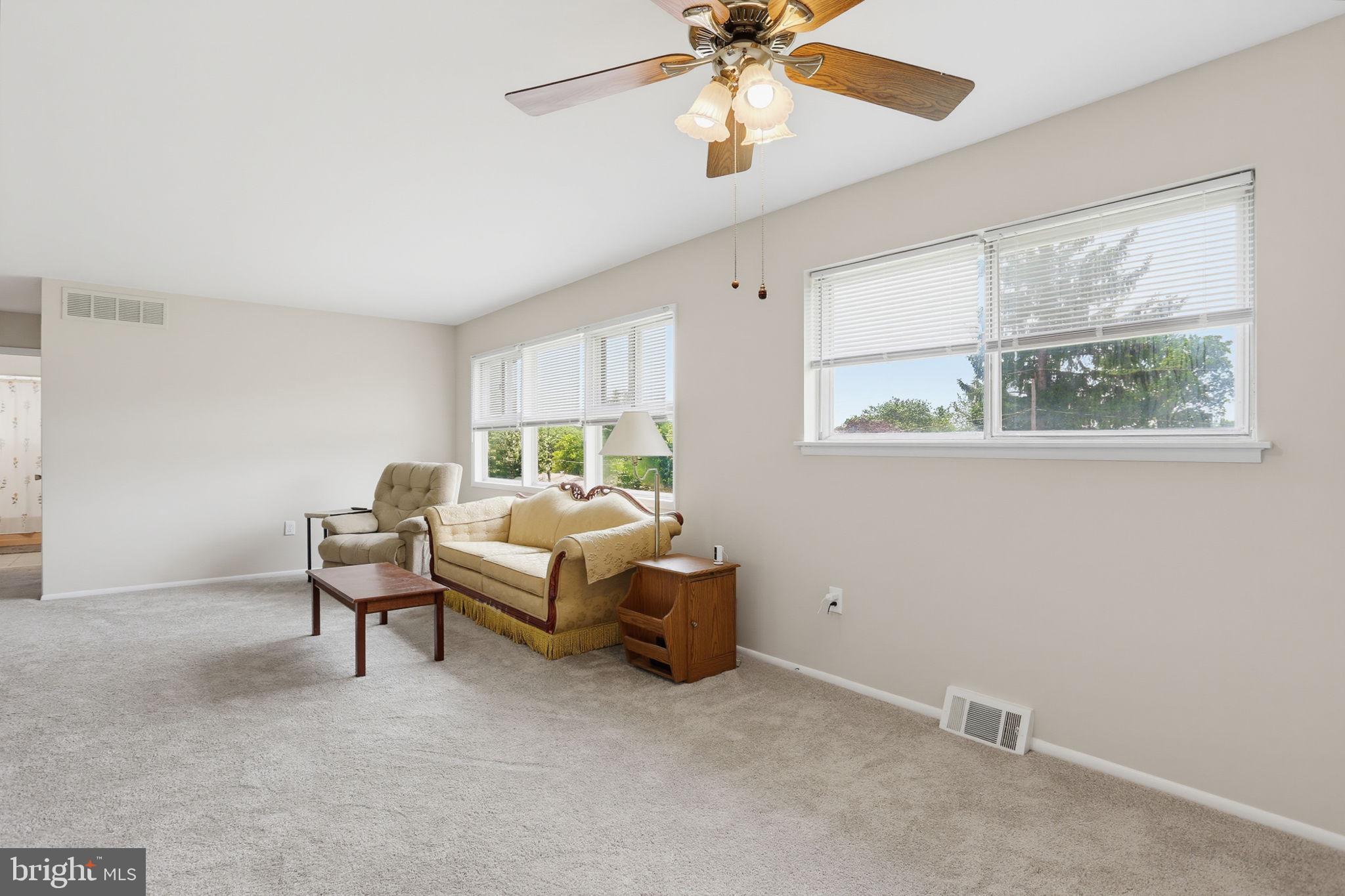 218 Timber Grove Road Reisterstown, MD 21136 - Photo 4 of 38