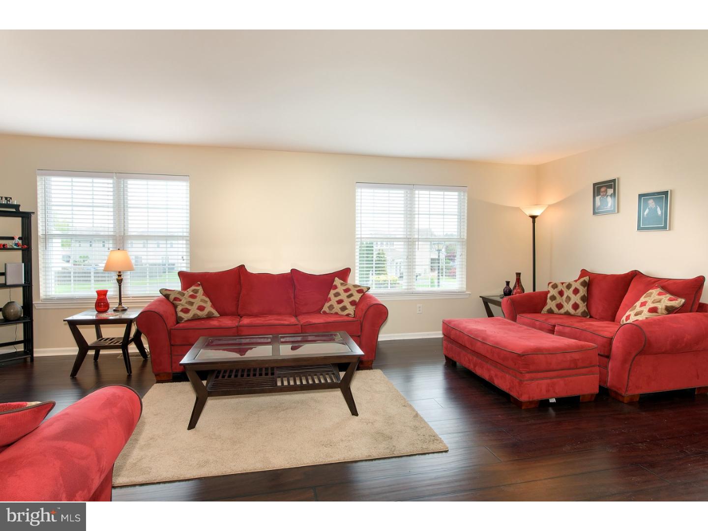204 Bainbridge Circle Sinking Spring, PA 19608 - Photo 5 of 20 Living Room