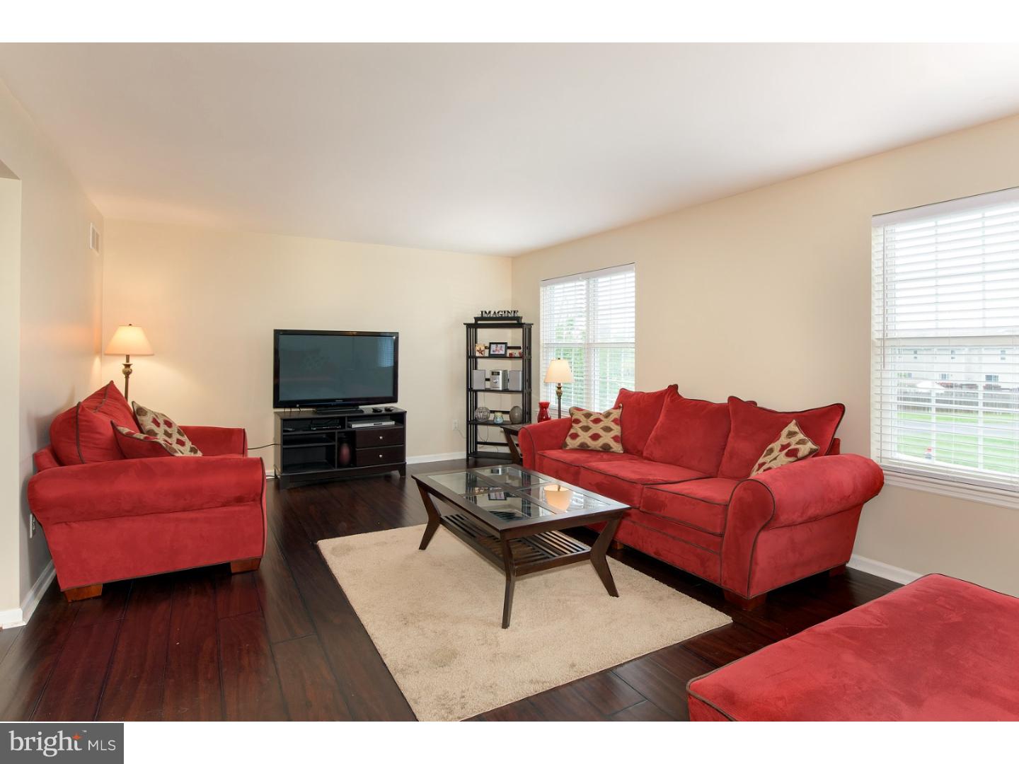 204 Bainbridge Circle Sinking Spring, PA 19608 - Photo 7 of 20 Living Room
