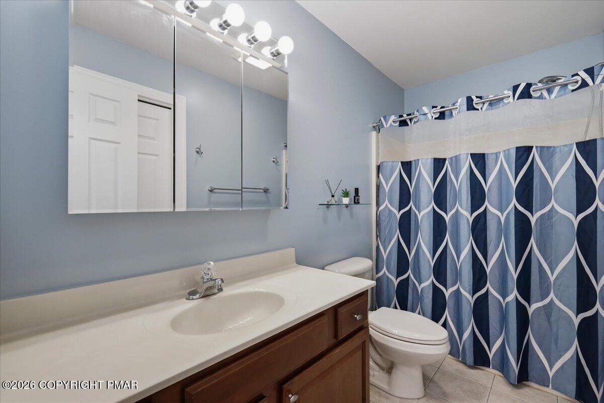 1212 North Whittaker Road Bushkill, PA 18324 - Photo 25 of 40 Full Bathroom