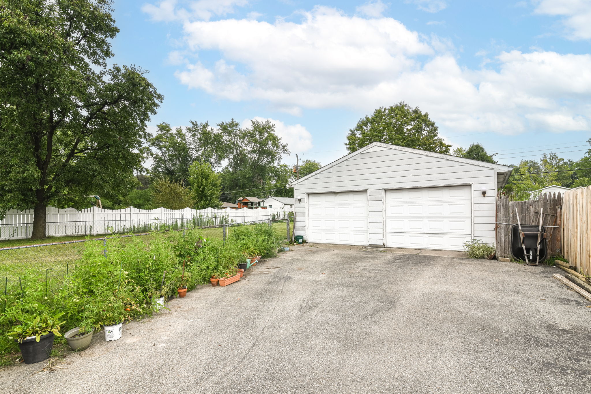 817 Oswego Road Carmel, IN 46032 - Photo 5 of 21