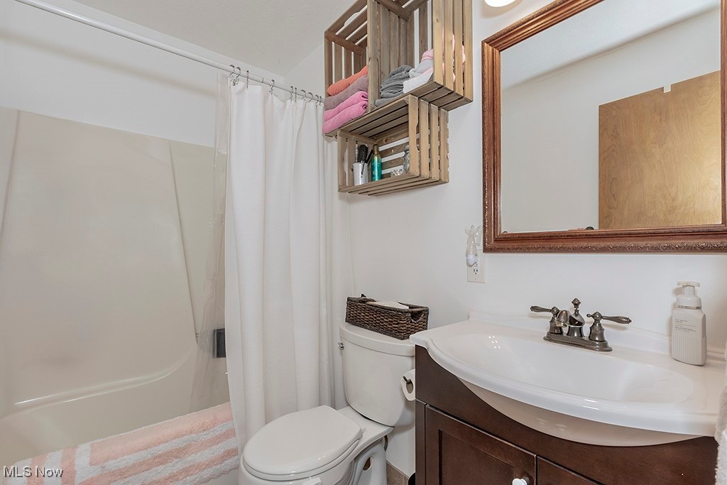 6881 Lake Road Medina, OH 44256 - Photo 18 of 34 Bathroom with toilet, curtained shower, and vanity
