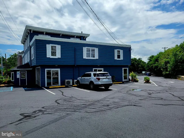 $1,750 | 25 East Bridge Street, Unit 3, Collegeville, PA 19426