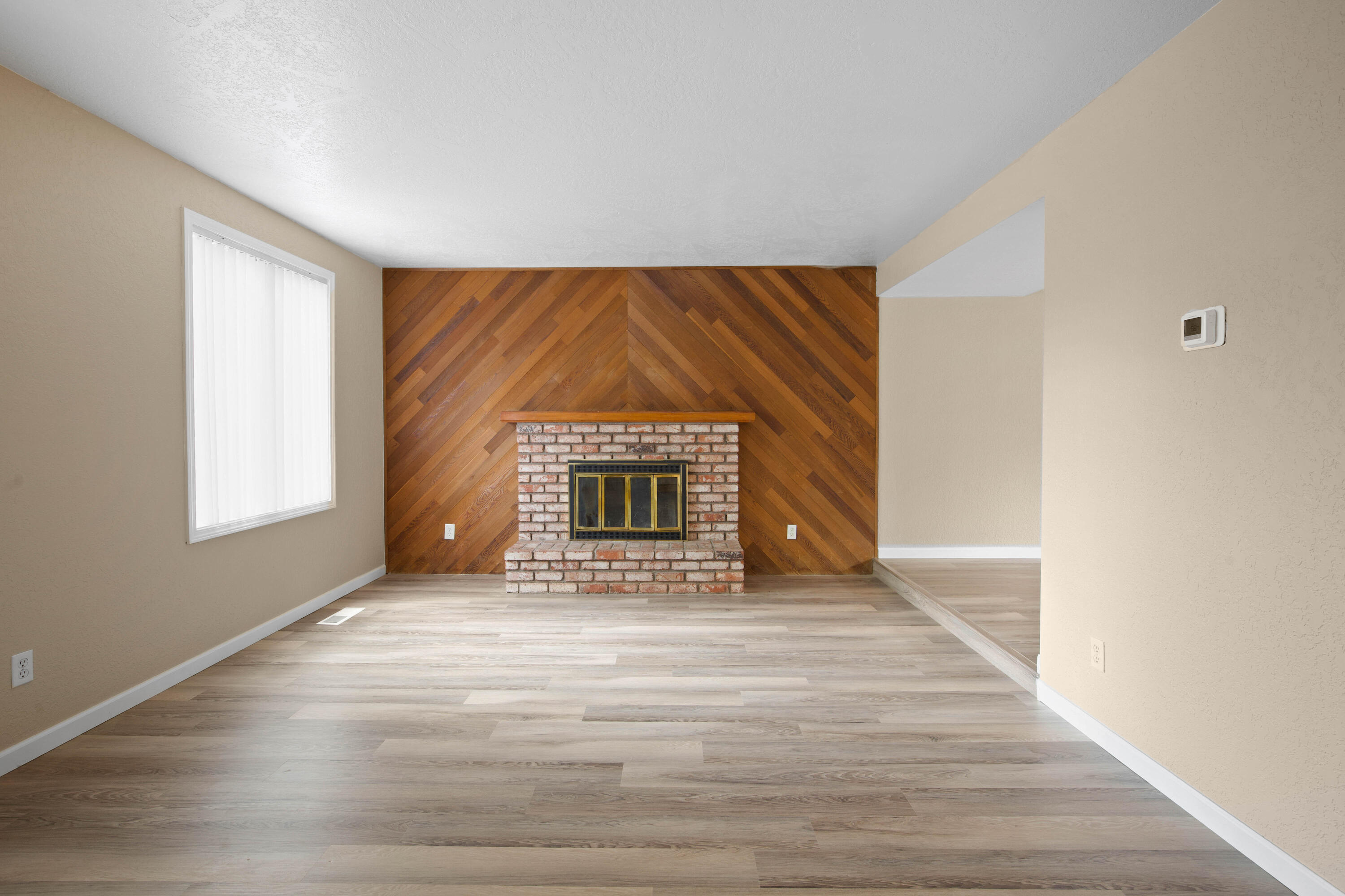 1202 Morrow Road, Unit A Medford, OR 97504 - Photo 4 of 21 CU9A4083