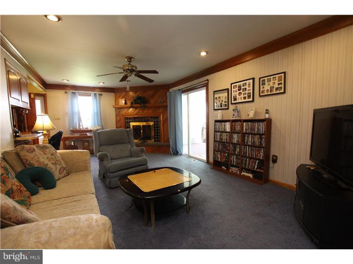 813 West Rolling Road Springfield, PA 19064 - Photo 12 of 24 Family Room