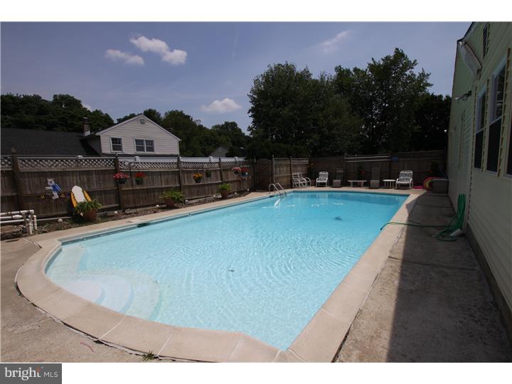 813 West Rolling Road Springfield, PA 19064 - Photo 16 of 24 Pool