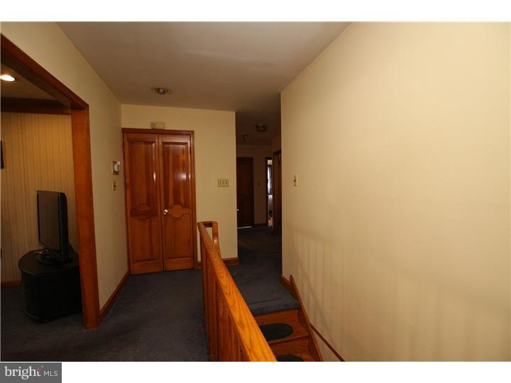 813 West Rolling Road Springfield, PA 19064 - Photo 17 of 24 Hallway