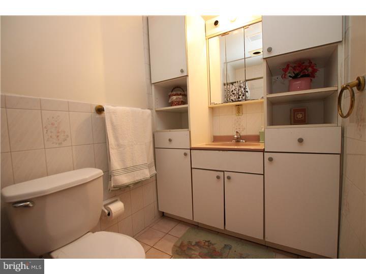 813 West Rolling Road Springfield, PA 19064 - Photo 22 of 24 Bathroom