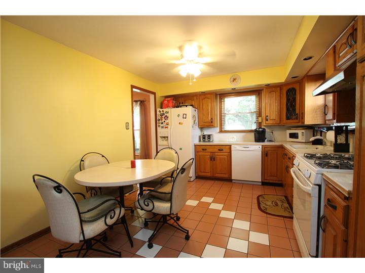 813 West Rolling Road Springfield, PA 19064 - Photo 10 of 24 Kitchen