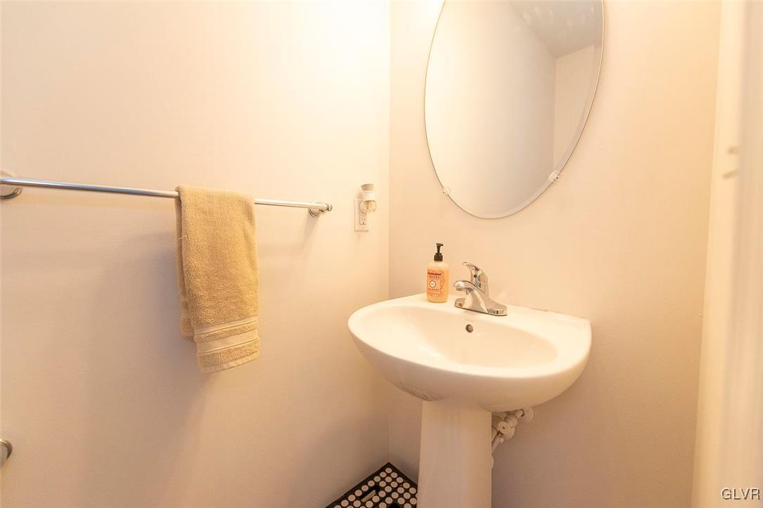 2084 Alex Road Easton, PA 18040 - Photo 11 of 20 Gallery Image 11