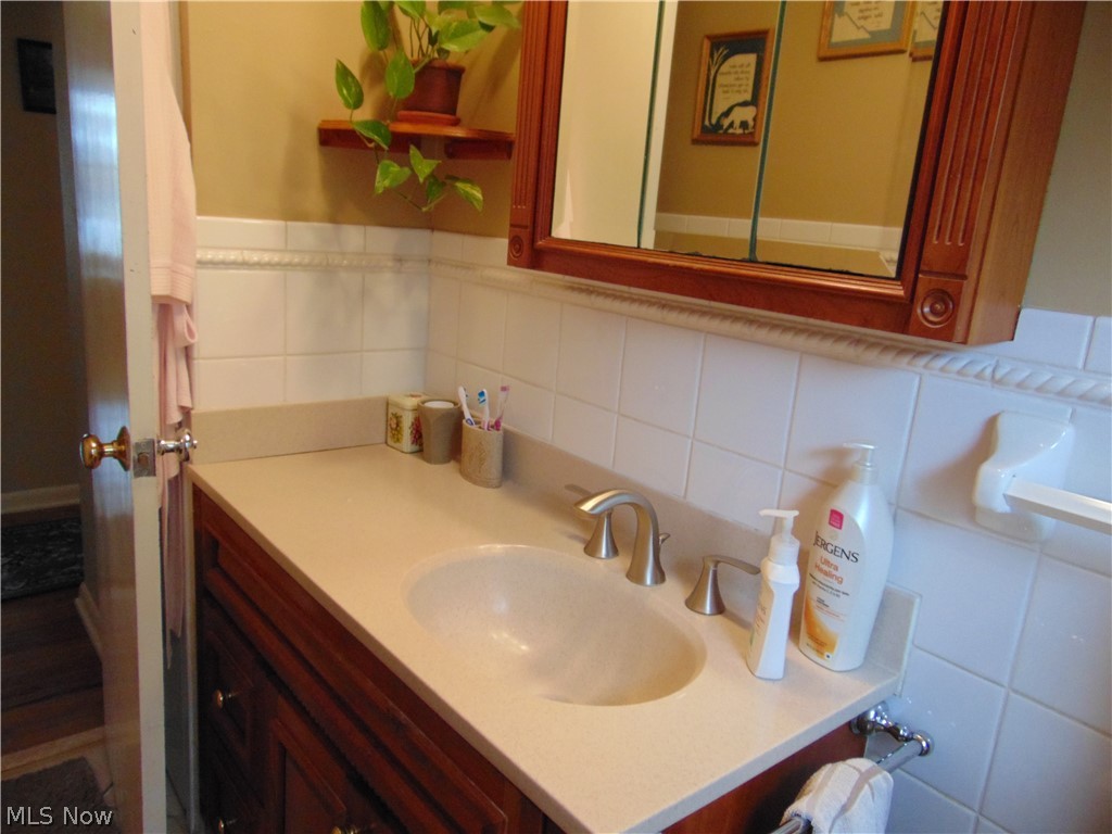 1303 Haverston Road Lyndhurst, OH 44124 - Photo 15 of 34 Bathroom#1 main floor