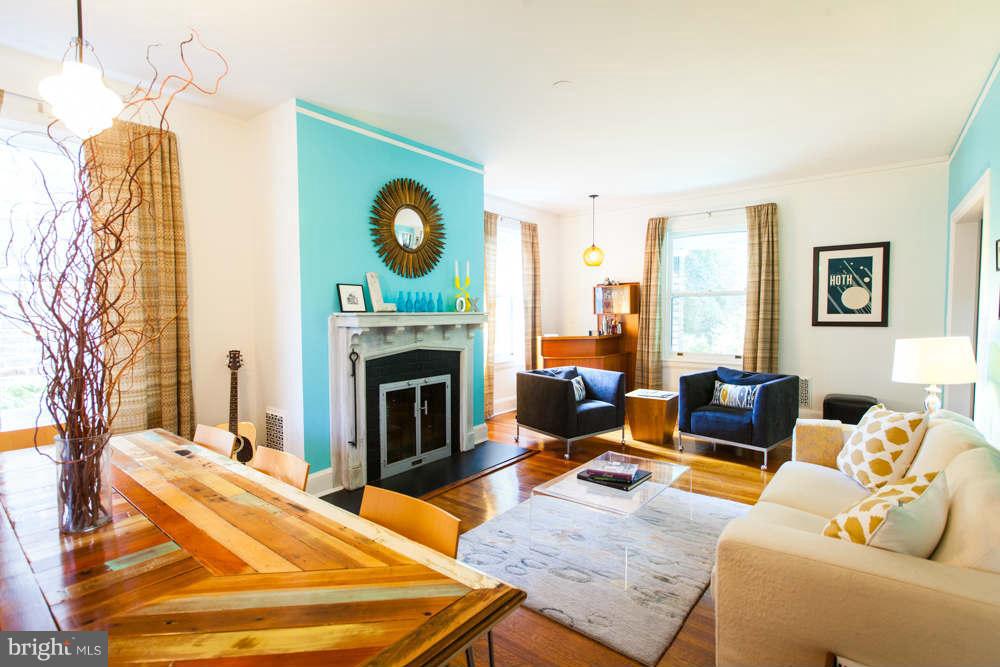 107 Longwood Road Baltimore, MD 21210 - Photo 5 of 30 Living Room
