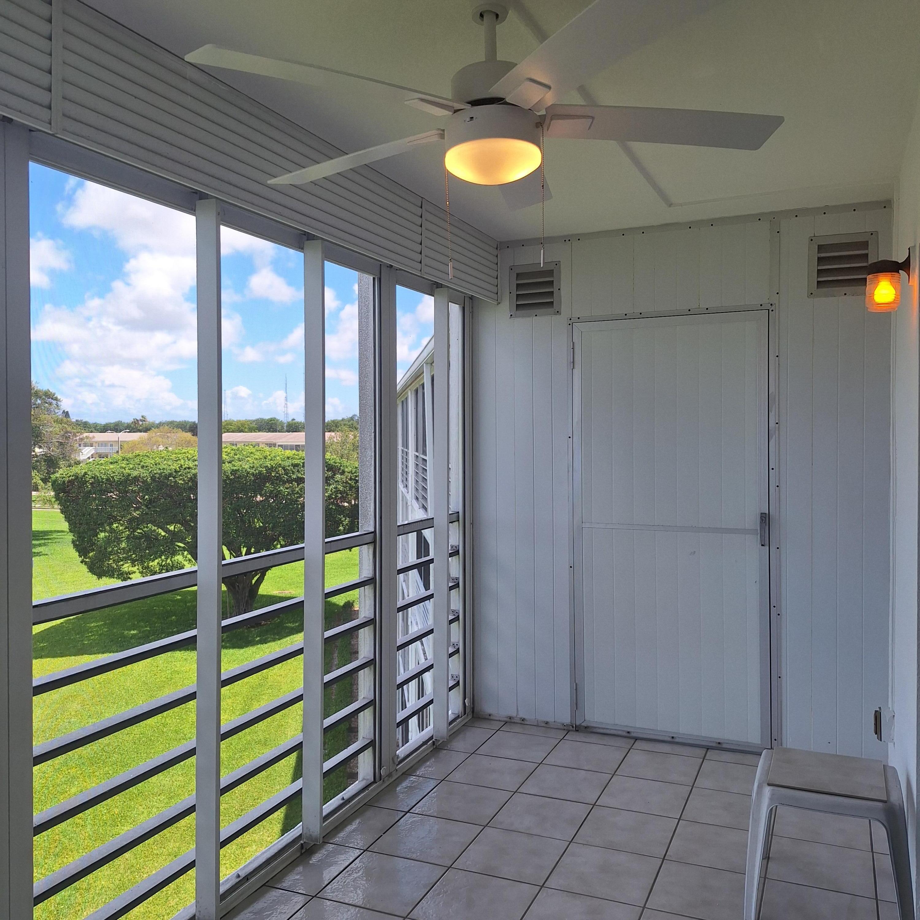 4007 Cornwall East, Unit 4007 Boca Raton, FL 33434 - Photo 13 of 35 screened in lanai