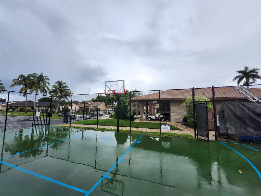 2156 Southwest 82nd Avenue, Unit 2156 Davie, FL 33324 - Photo 9 of 24 a view of a big yard