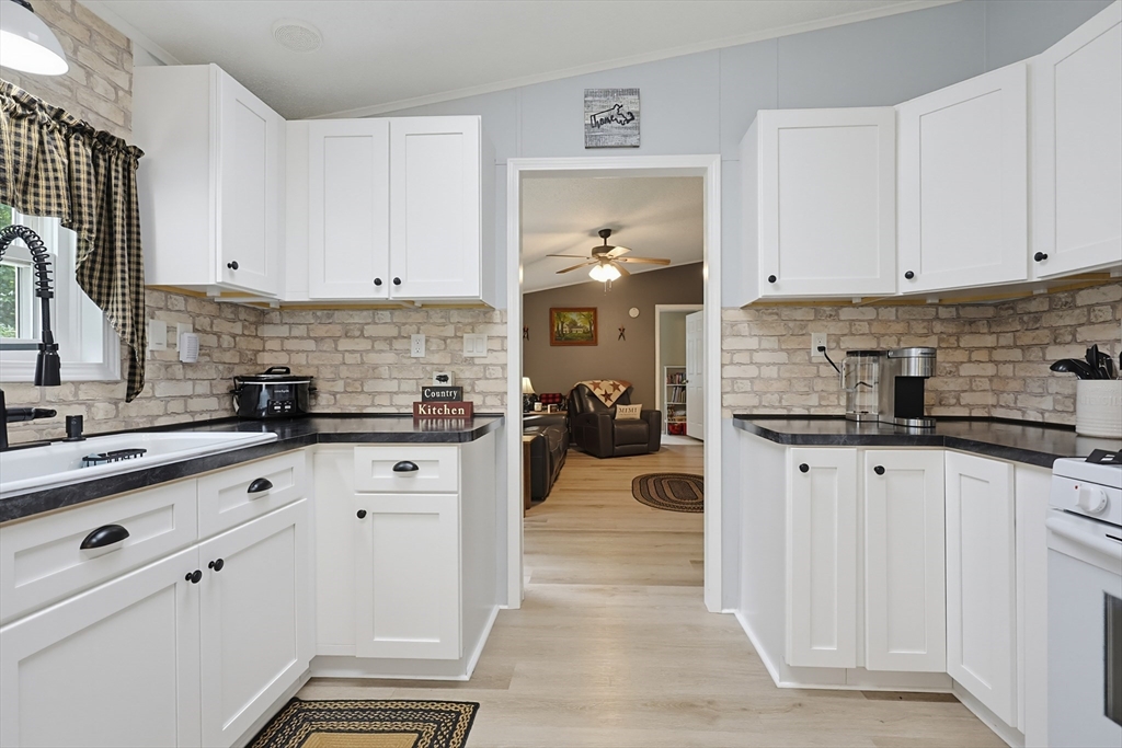 12 Fox Run Brookfield, MA 01506 - Photo 17 of 42