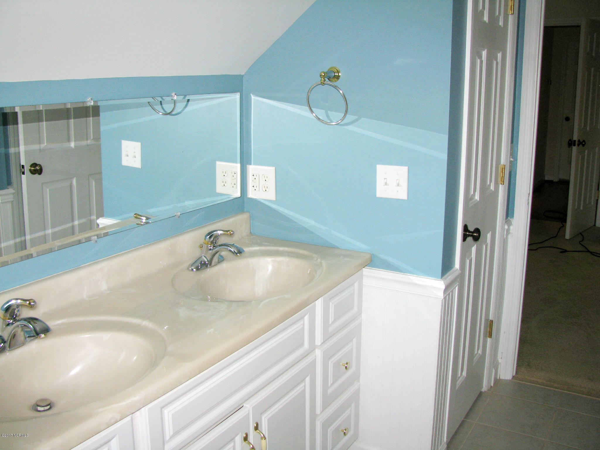 3947 Eds Grocery Road Williamston, NC 27892 - Photo 18 of 30 Bath off of bedroom