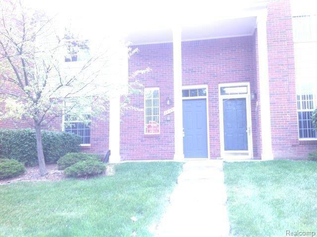 1875 Flagstone Circle Rochester, MI 48307 - Photo 1 of 13 front.jpg