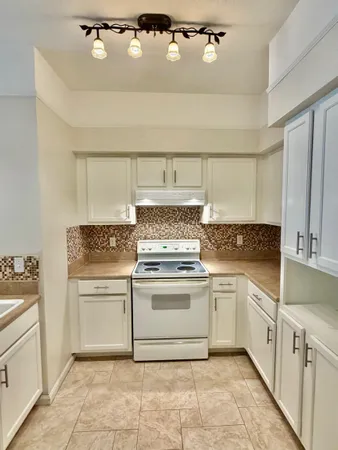 $159,900 | 2801 Chancellorsville Drive, Unit 925, Tallahassee, FL 32312