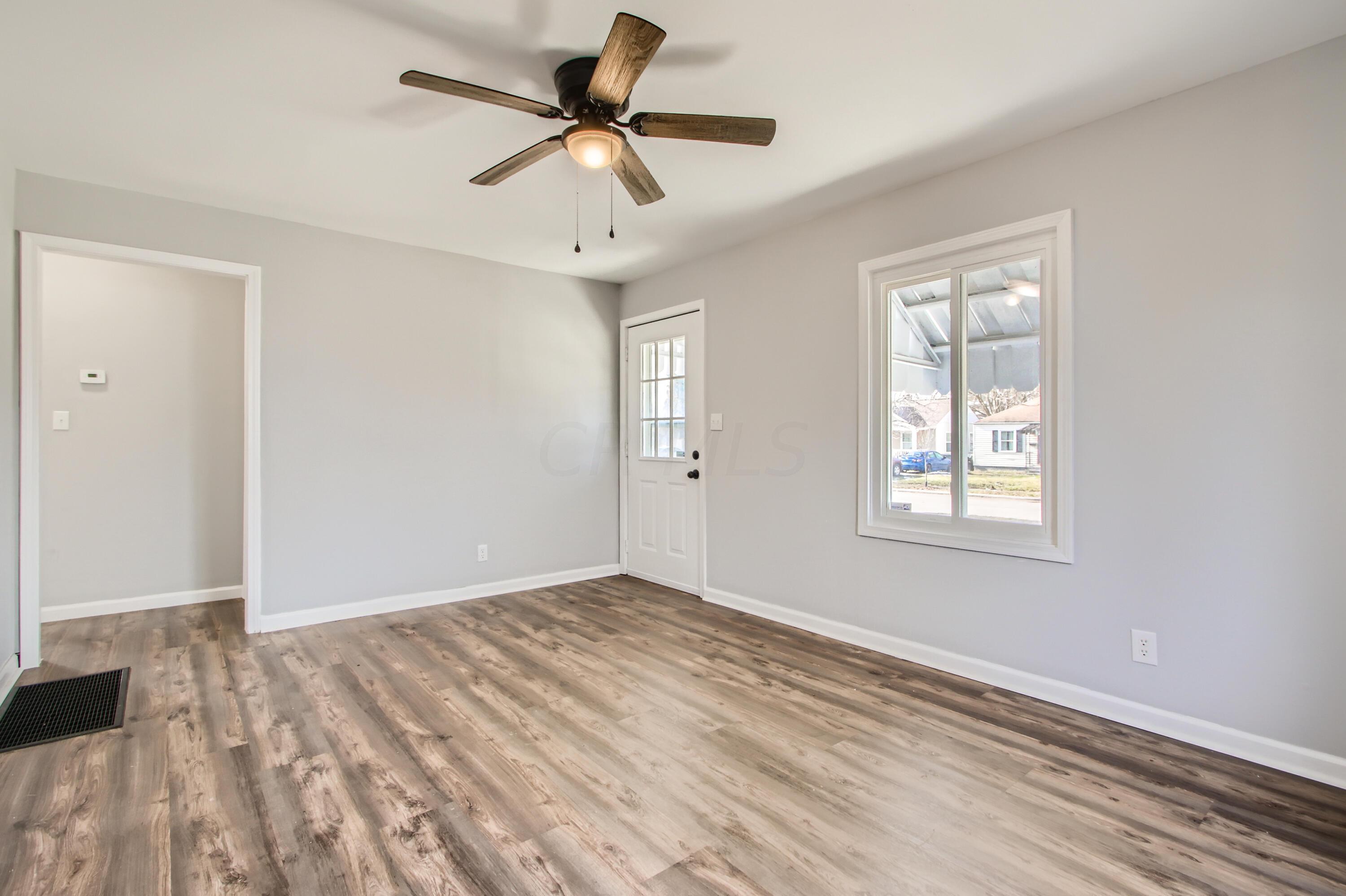 2248 Howey Road Columbus, OH 43211 - Photo 5 of 14 05 Living Room