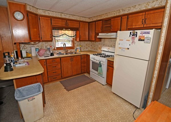 42 Longboat Road Wareham, MA 02576 - Photo 2 of 11 Gallery Image 2