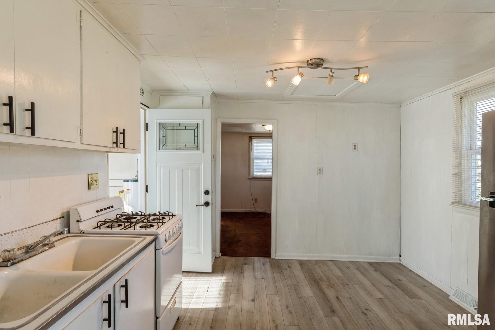 304 5th Street Hampton, IL 61256 - Photo 11 of 13 Gallery Image 11