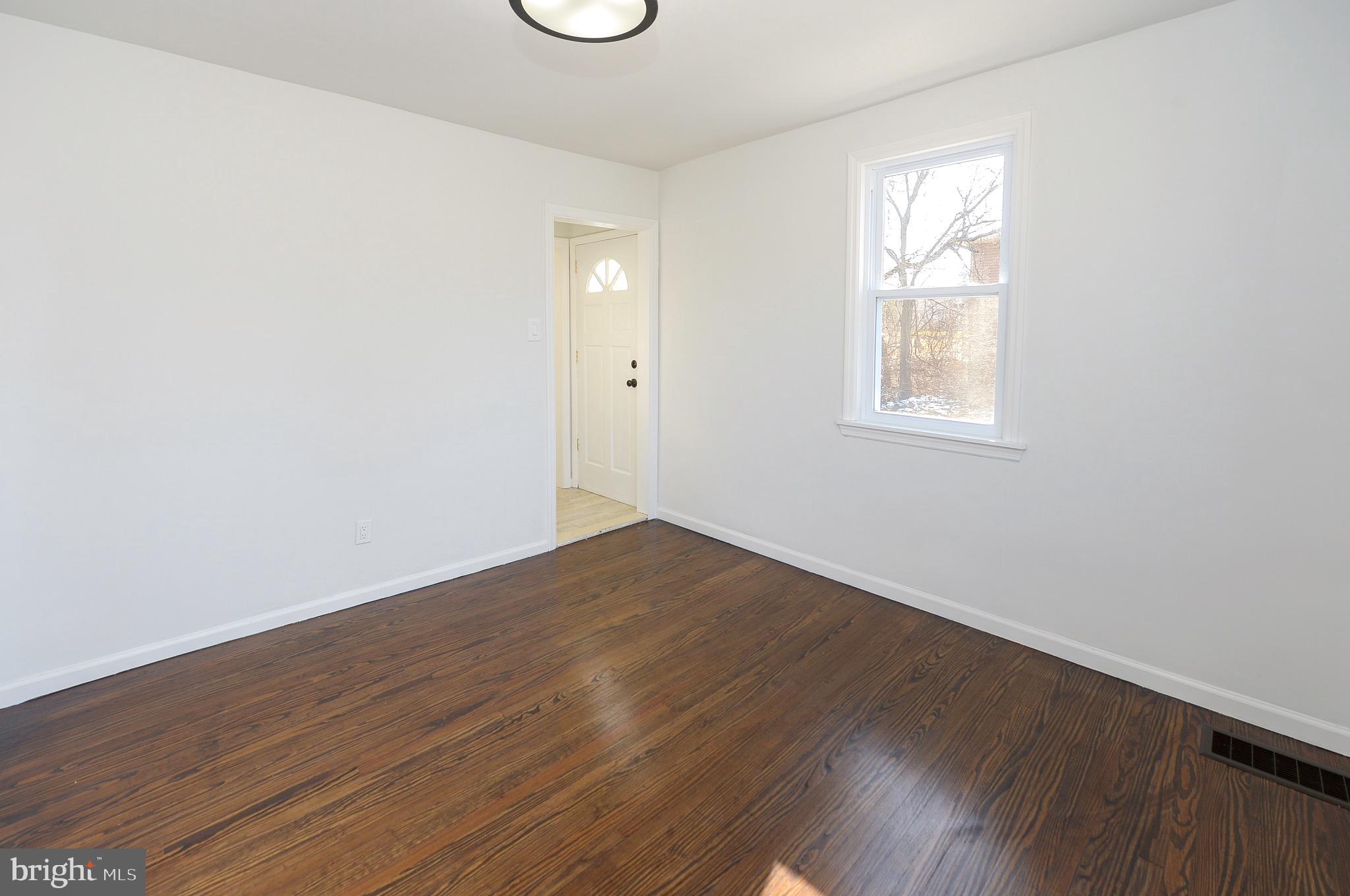 1287 Clements Bridge Road Woodbury, NJ 08096 - Photo 14 of 38 Dining room