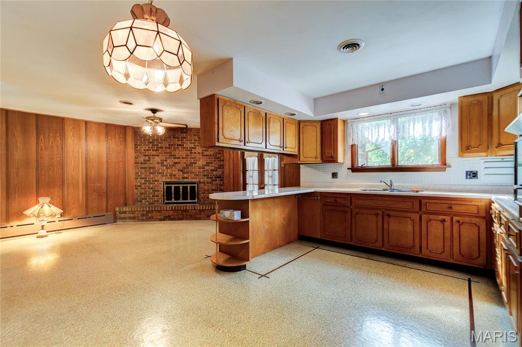 6501 Howdershell Road Hazelwood, MO 63042 - Photo 14 of 30 Gallery Image 14