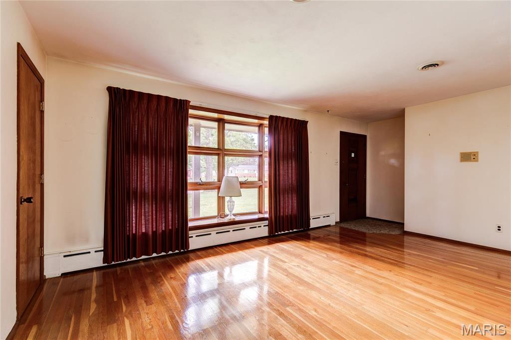 6501 Howdershell Road Hazelwood, MO 63042 - Photo 9 of 30 Gallery Image 9