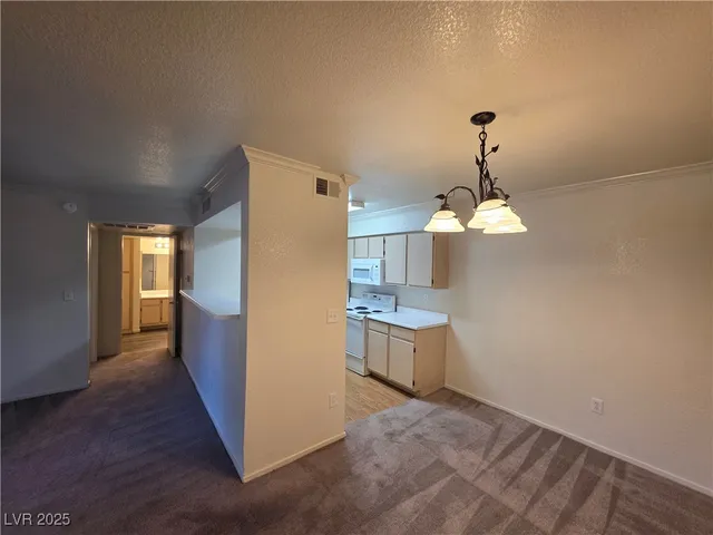 $975 | 8101 West Flamingo Road, Unit 1073, Las Vegas, NV 89147