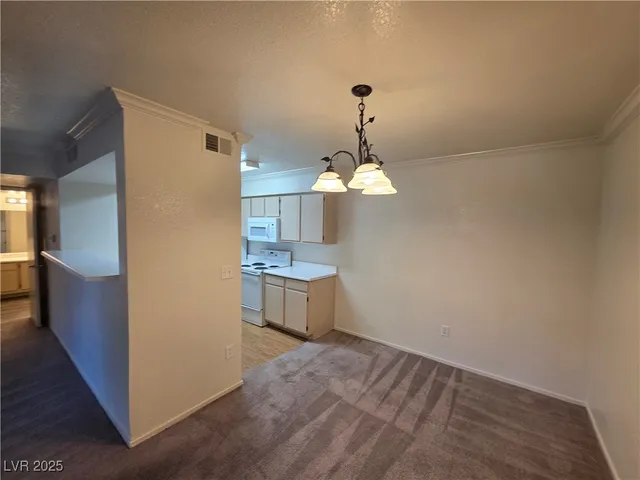 $975 | 8101 West Flamingo Road, Unit 1073, Las Vegas, NV 89147